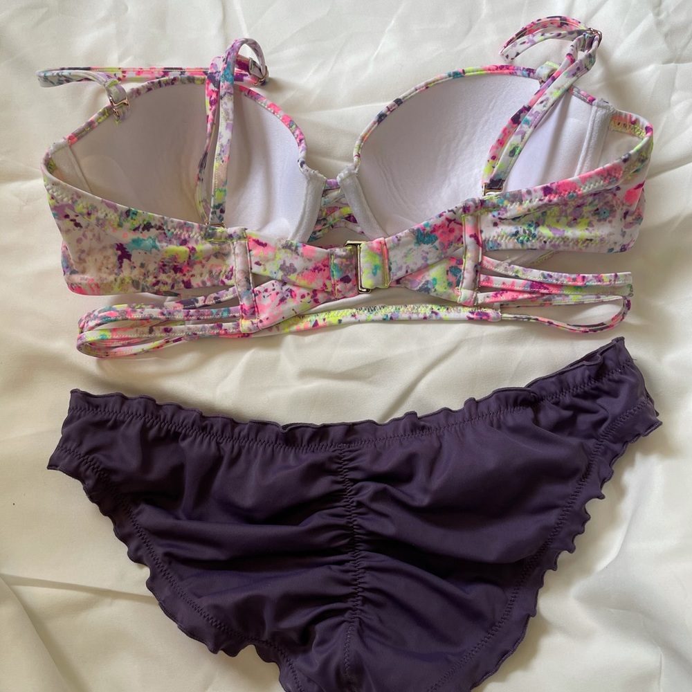 Bikini - Picture 2 of 4